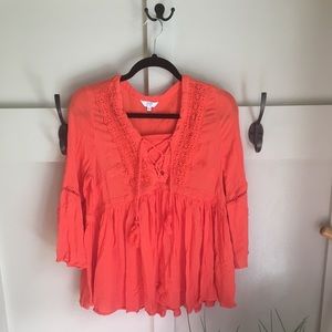 Crown & Ivy flows top!